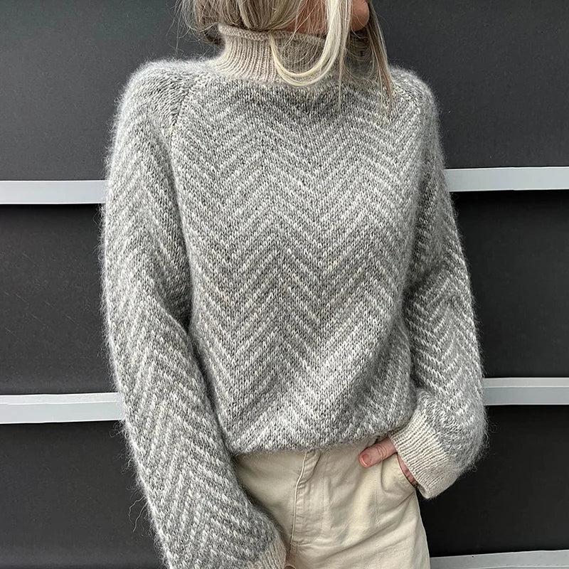 Alexia | Stilfuld gråstribet langærmet sweater til alle lejligheder