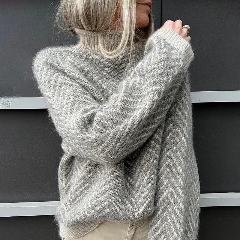 Alexia | Stilfuld gråstribet langærmet sweater til alle lejligheder