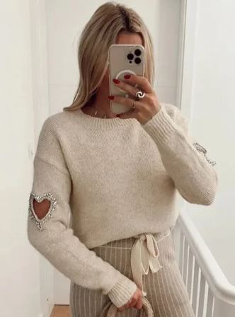 Destiny | Heart Cutout Sweater Trendy og behagelig modetrøje til kvinder