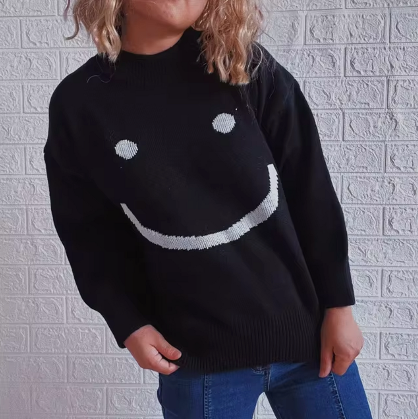 Simone-Marie | Smiley-strikket sweater afslappet og hyggeligt til vinteren