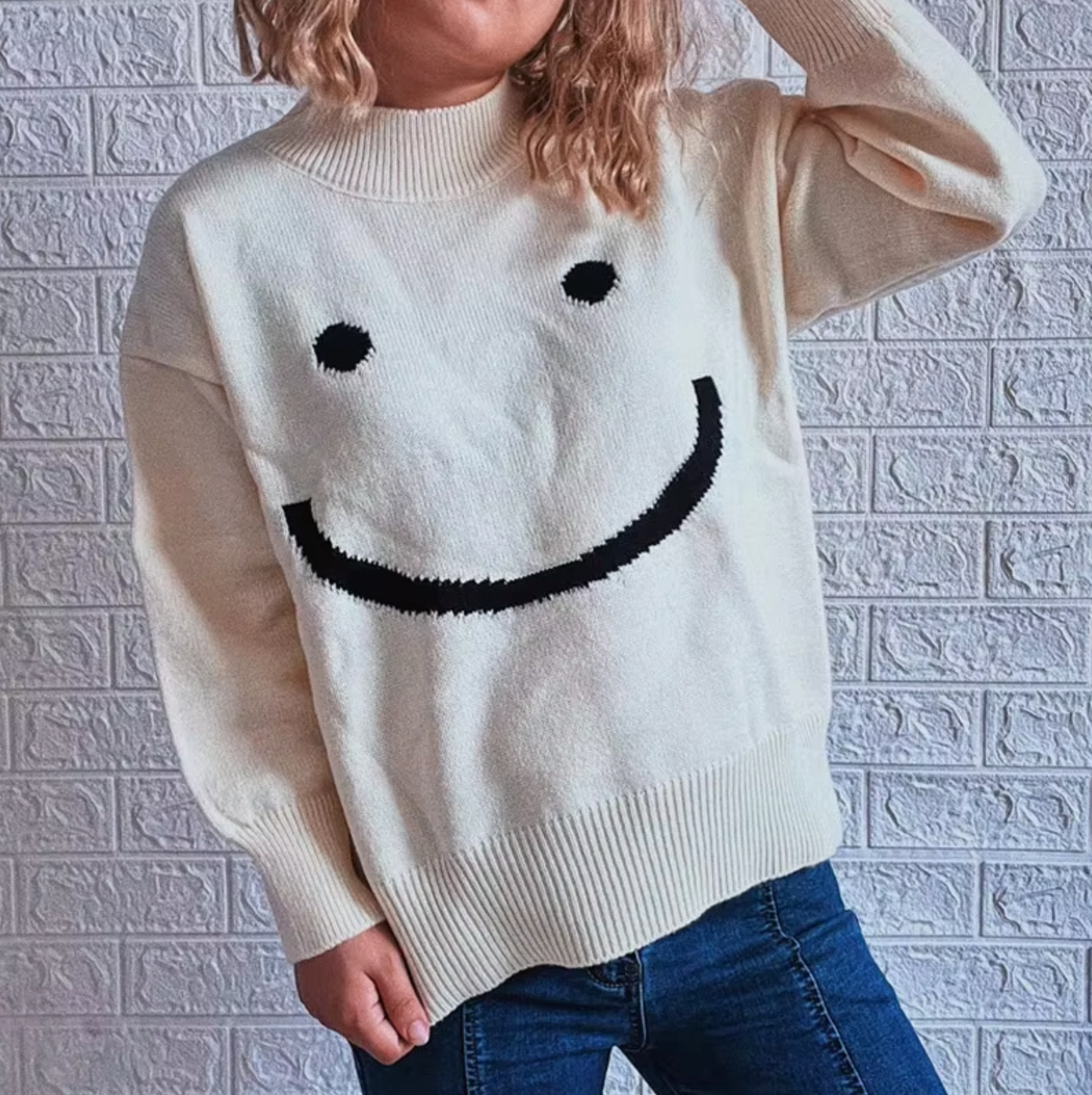 Simone-Marie | Smiley-strikket sweater afslappet og hyggeligt til vinteren